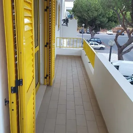 Gelbblau Falesia Албуфейра